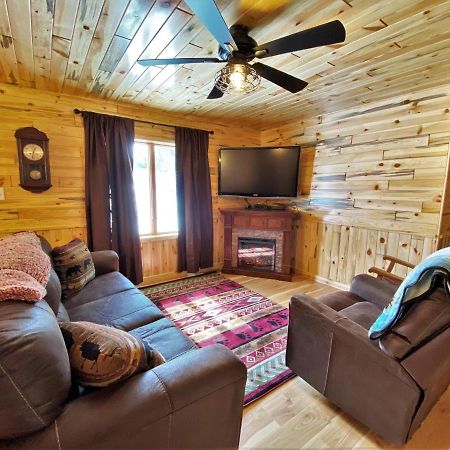 The Red Pine Villa Saint Ignace Exterior photo