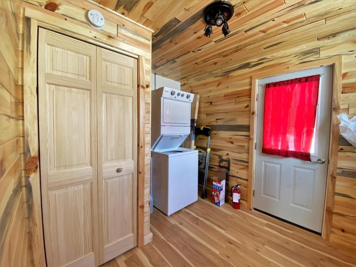 The Red Pine Villa Saint Ignace Exterior photo